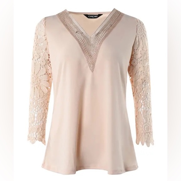 New crochet lace patch Vneck top - Picture 5 of 5